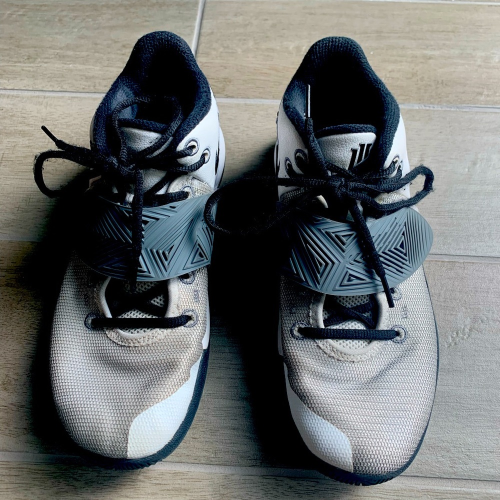 Nike mens basketball shoes
